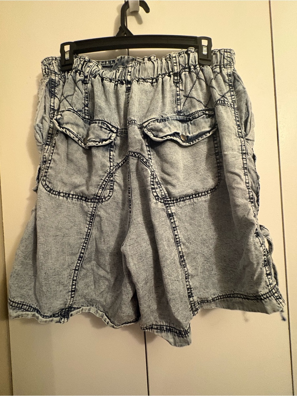 Oli and Hali Light Wash Denim Cargo Shorts with Drawstring Waist. S. Grunge. - Picture 5 of 5
